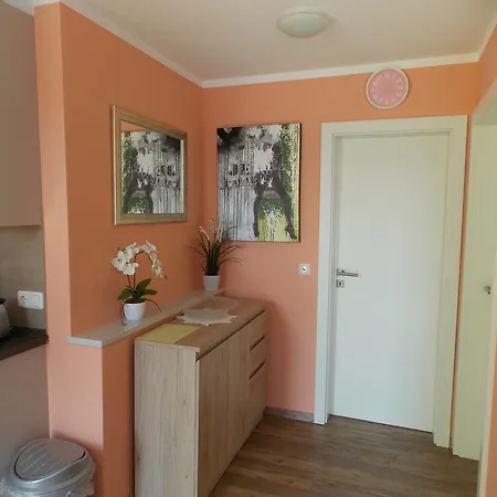 Vivien Apartman