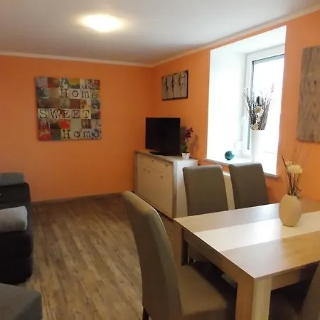 Vivien Apartman *
